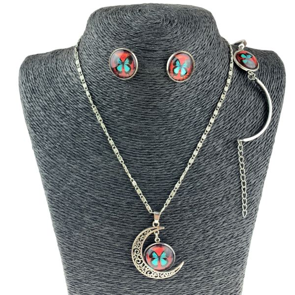 Set: bracelet, pendant with chain, earrings